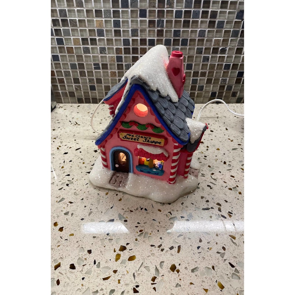 MRS CLAUS'S SWEET SHOPPE LIT HOUSE